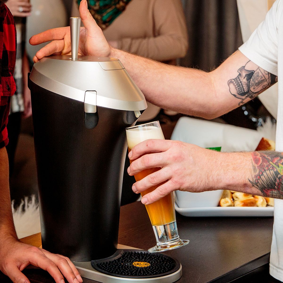 LIBBEY - Dispensador Portatil de Cerveza Fizzics Original 1892 ml / 64 oz.