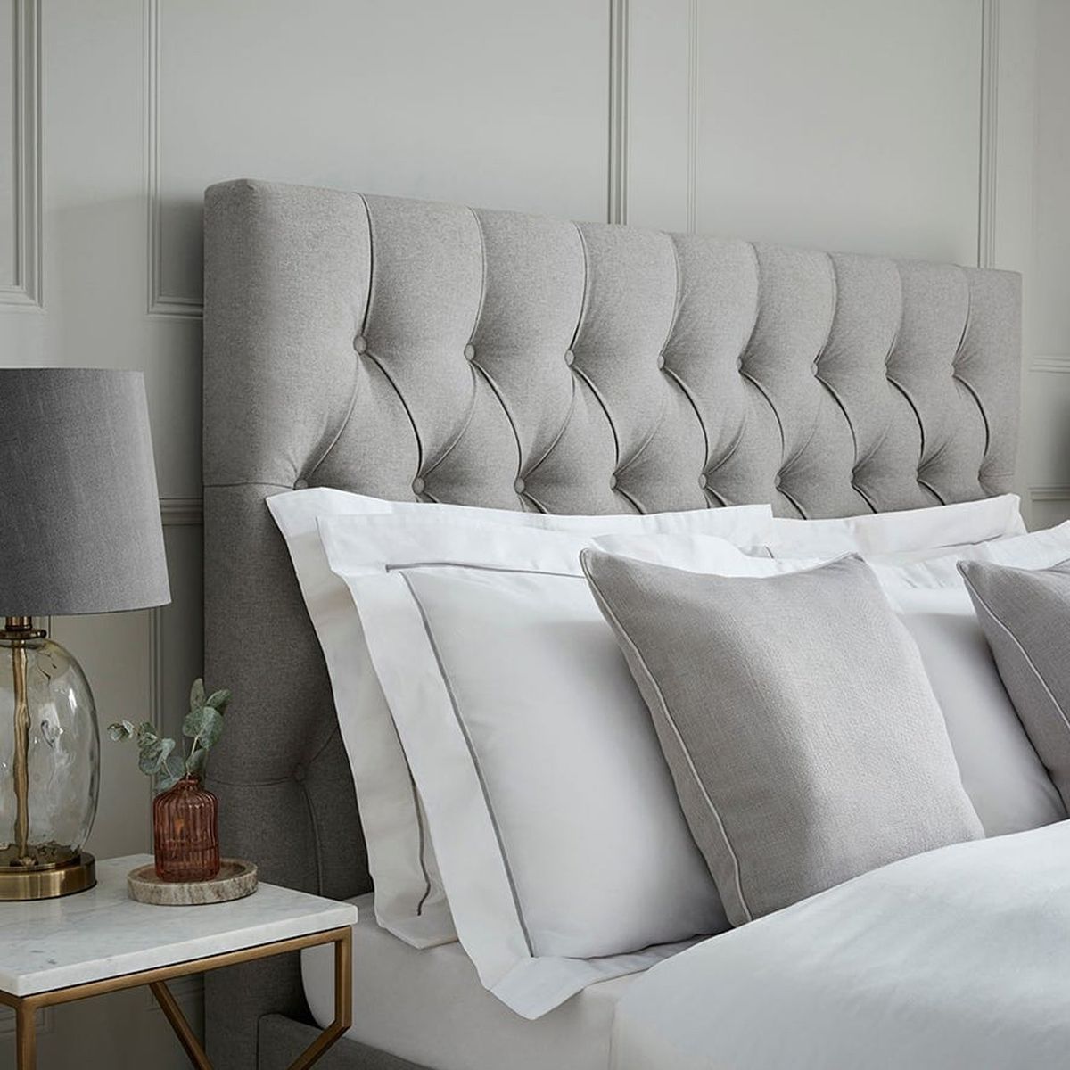 GENERICO - Cama Tapizada Capitoné Lirio Gris Claro 2 Plazas