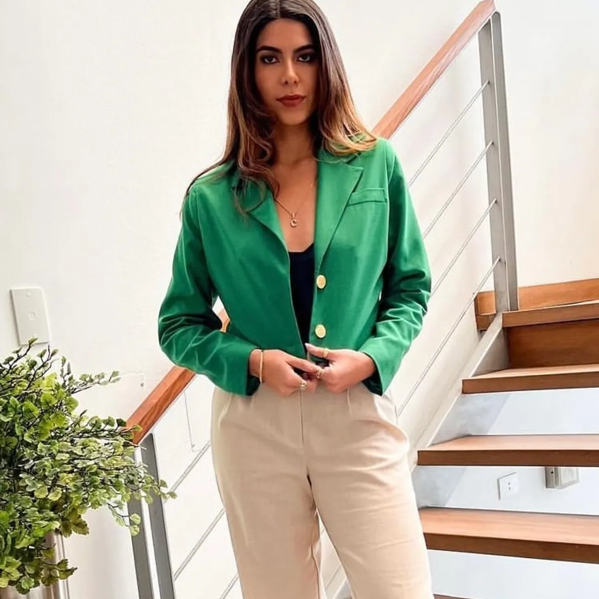 KATE LARRAIN - Blazer crop falda corta mujer