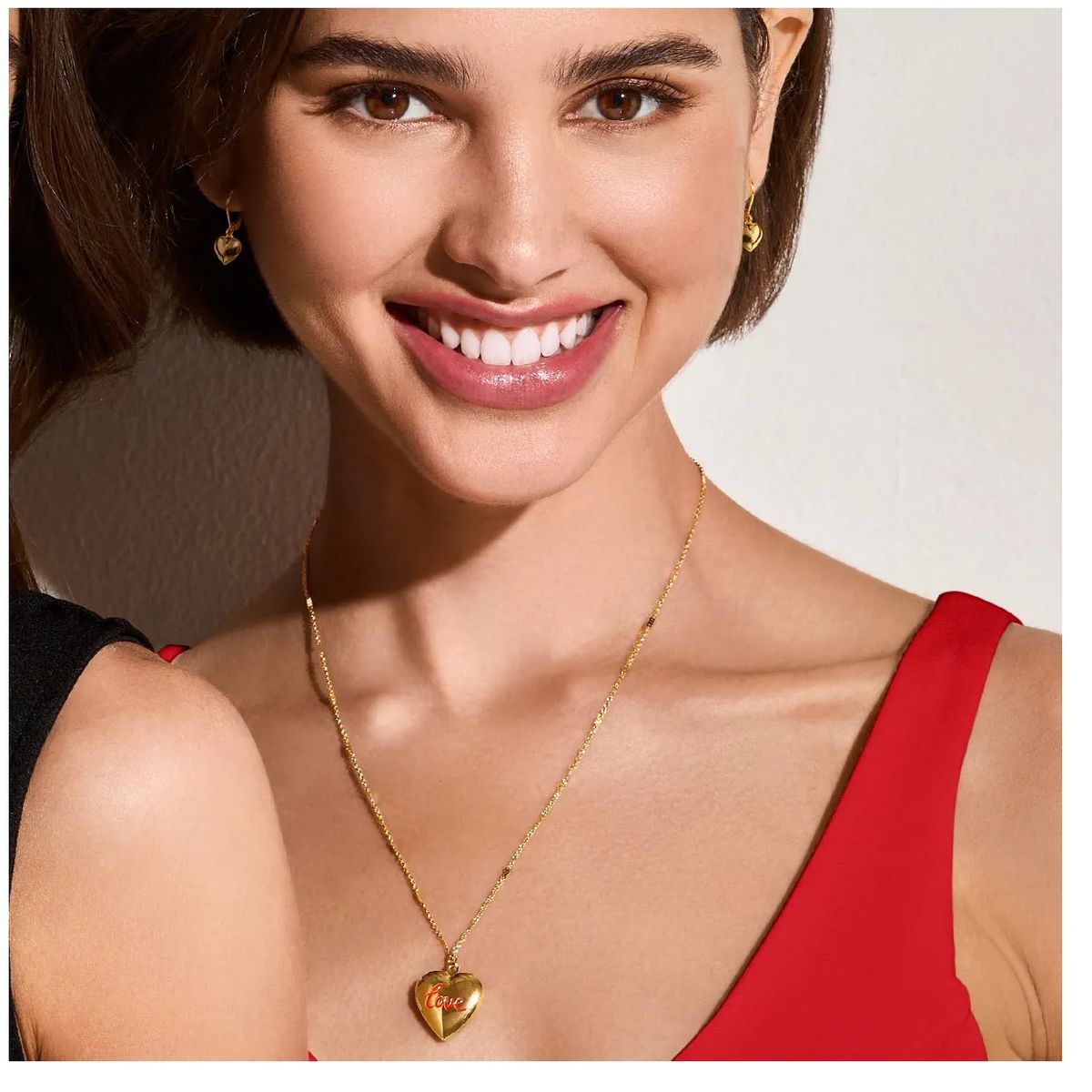 ESIKA - Set Relicario Guardapelo Collar y Aretes Dorados Heart Moments