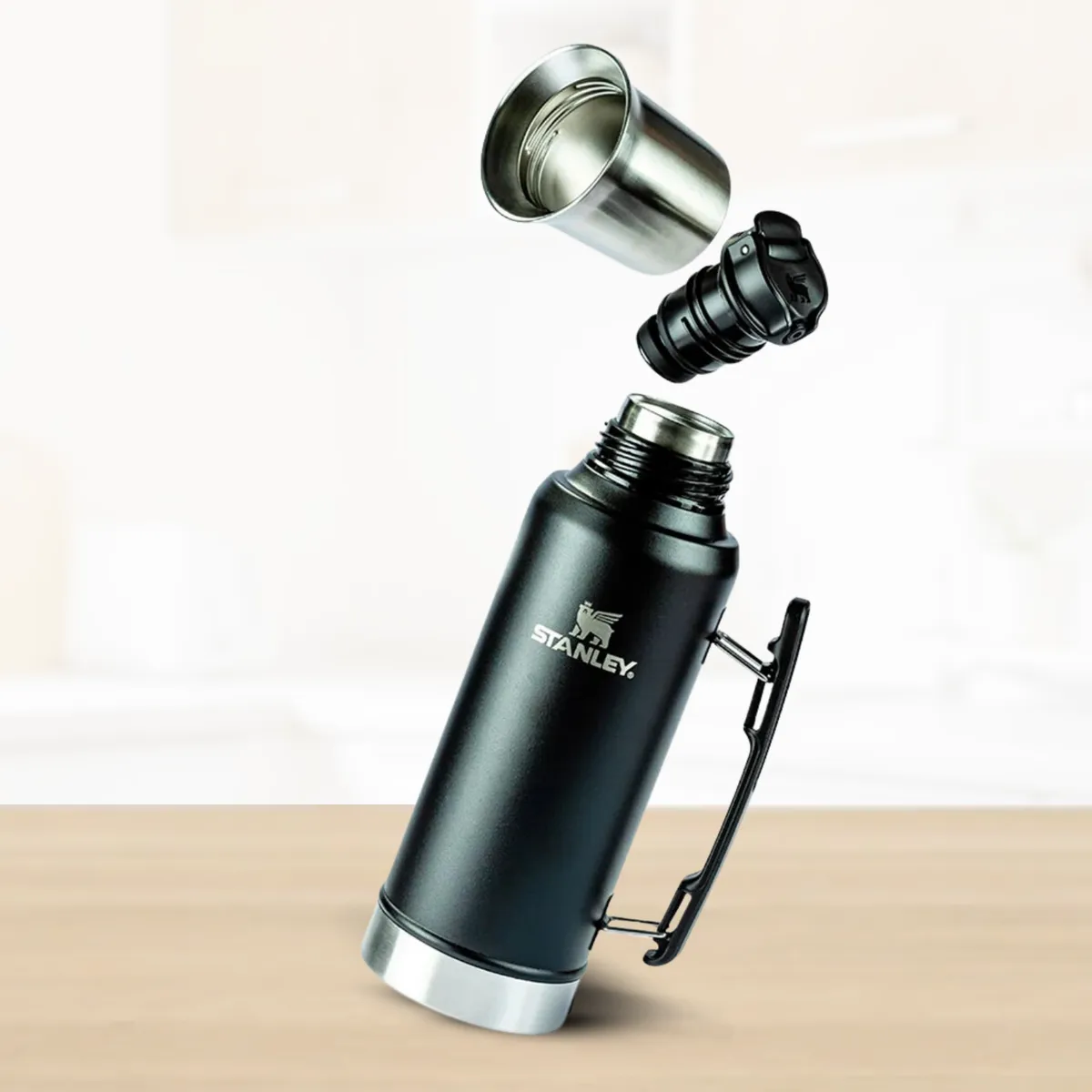 STANLEY - Termo de Bebida Mate System Negro Stanley 1.2 L