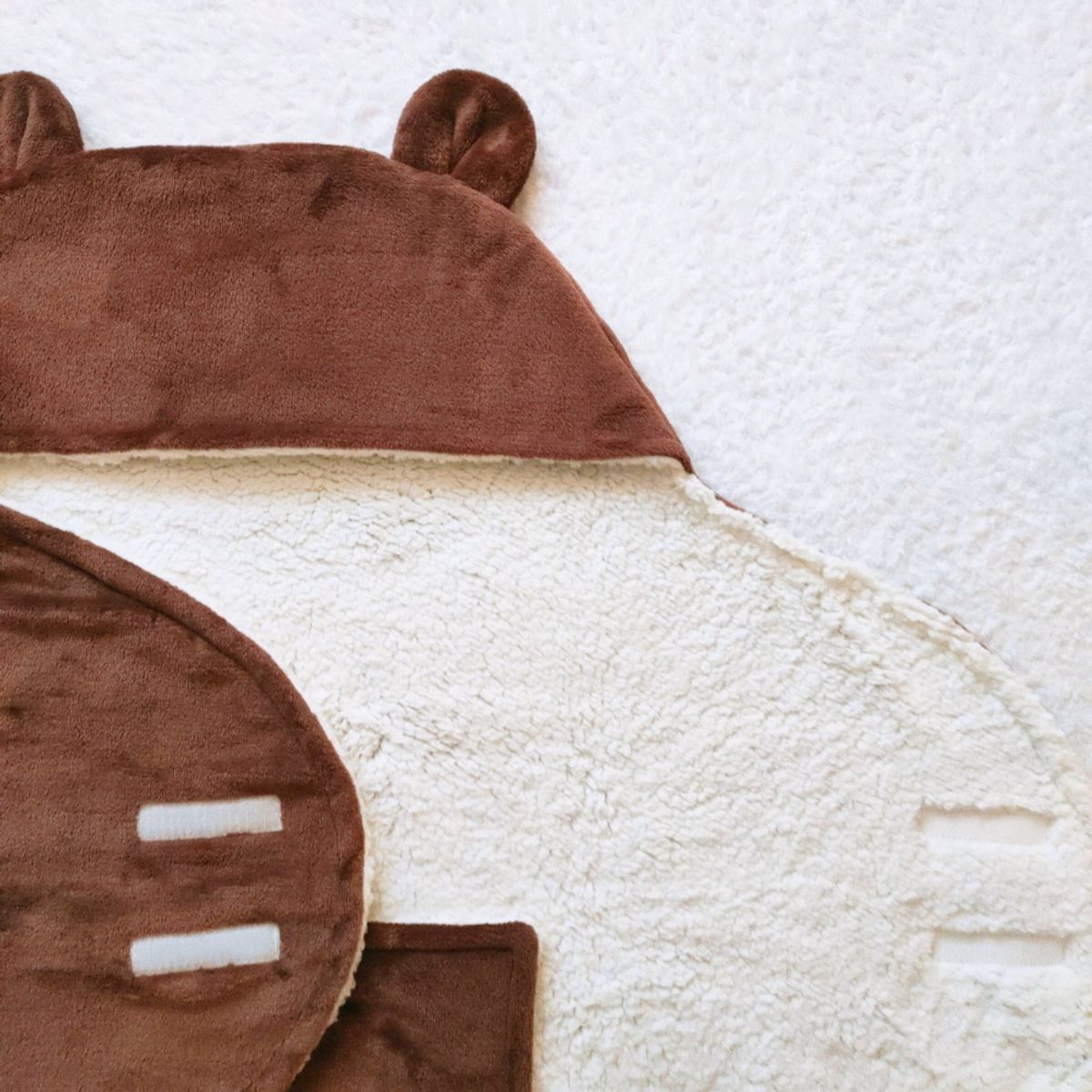 BE CRAFTY - Saco de Dormir Sleeping Envolvente de Oso Bebé 6-12M Mocca