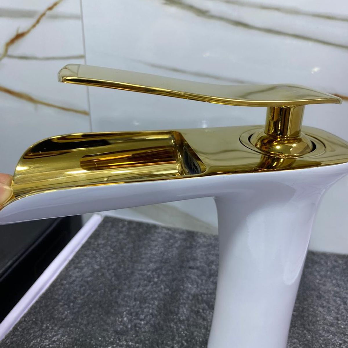 PGW - Grifo premium- FrioCaliente - Catarata - Blanco - Para Mueble