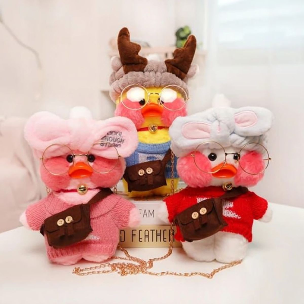 GENERICO - Patito de peluche juguete con complementos de vestir 30cm