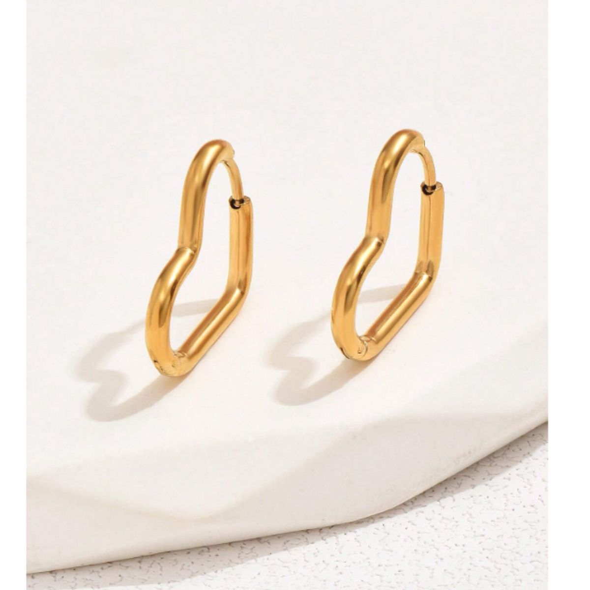 GENERICO - ARETES EN FORMA DE CORAZÓN