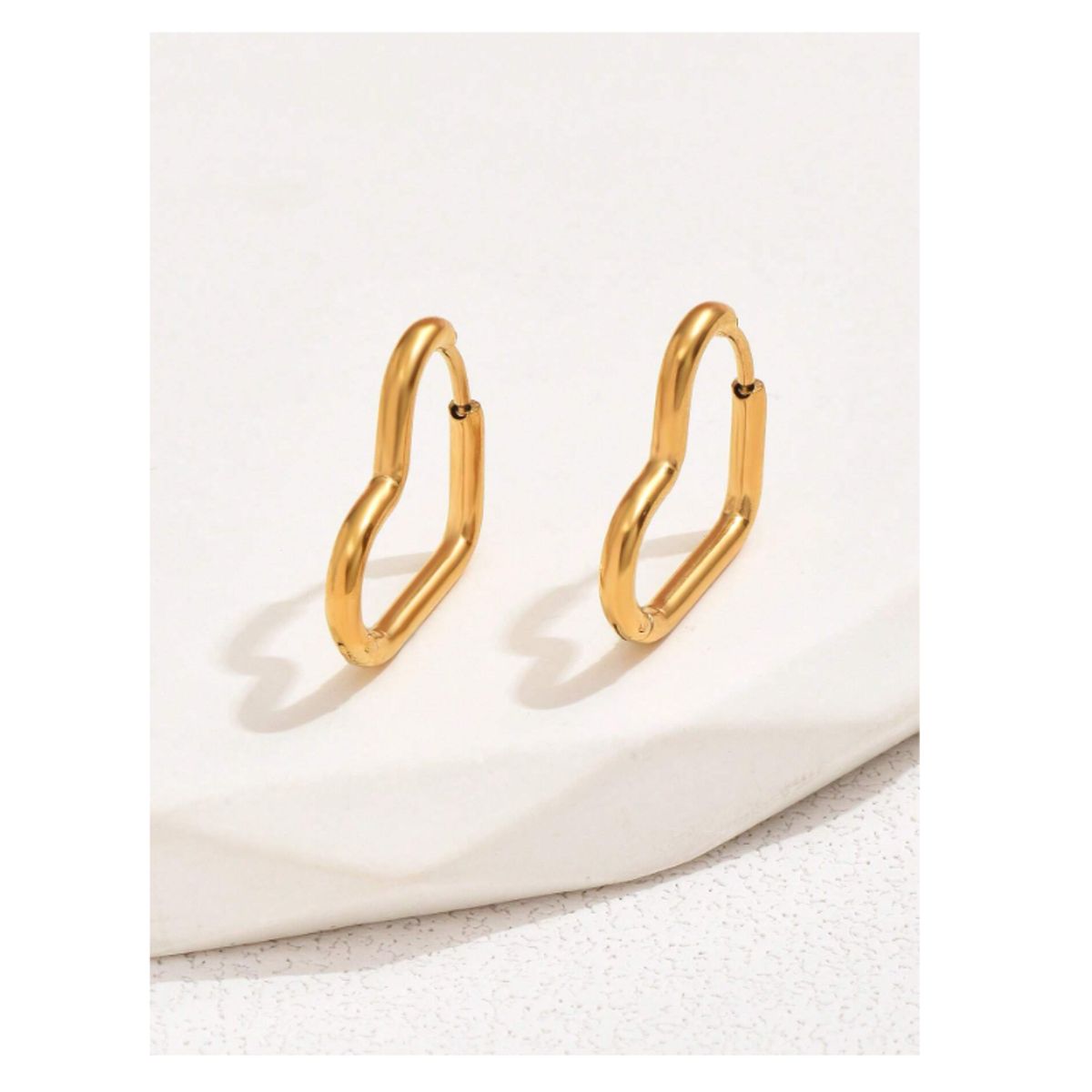 GENERICO - ARETES EN FORMA DE CORAZÓN