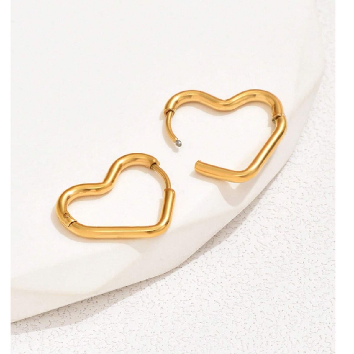 GENERICO - ARETES EN FORMA DE CORAZÓN