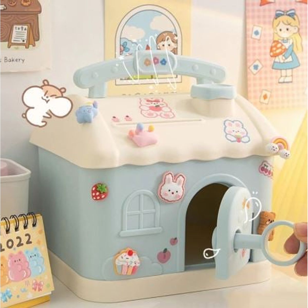 GENERICO - alcancia casita kawaii celeste con llave y sticker 2d y 3d