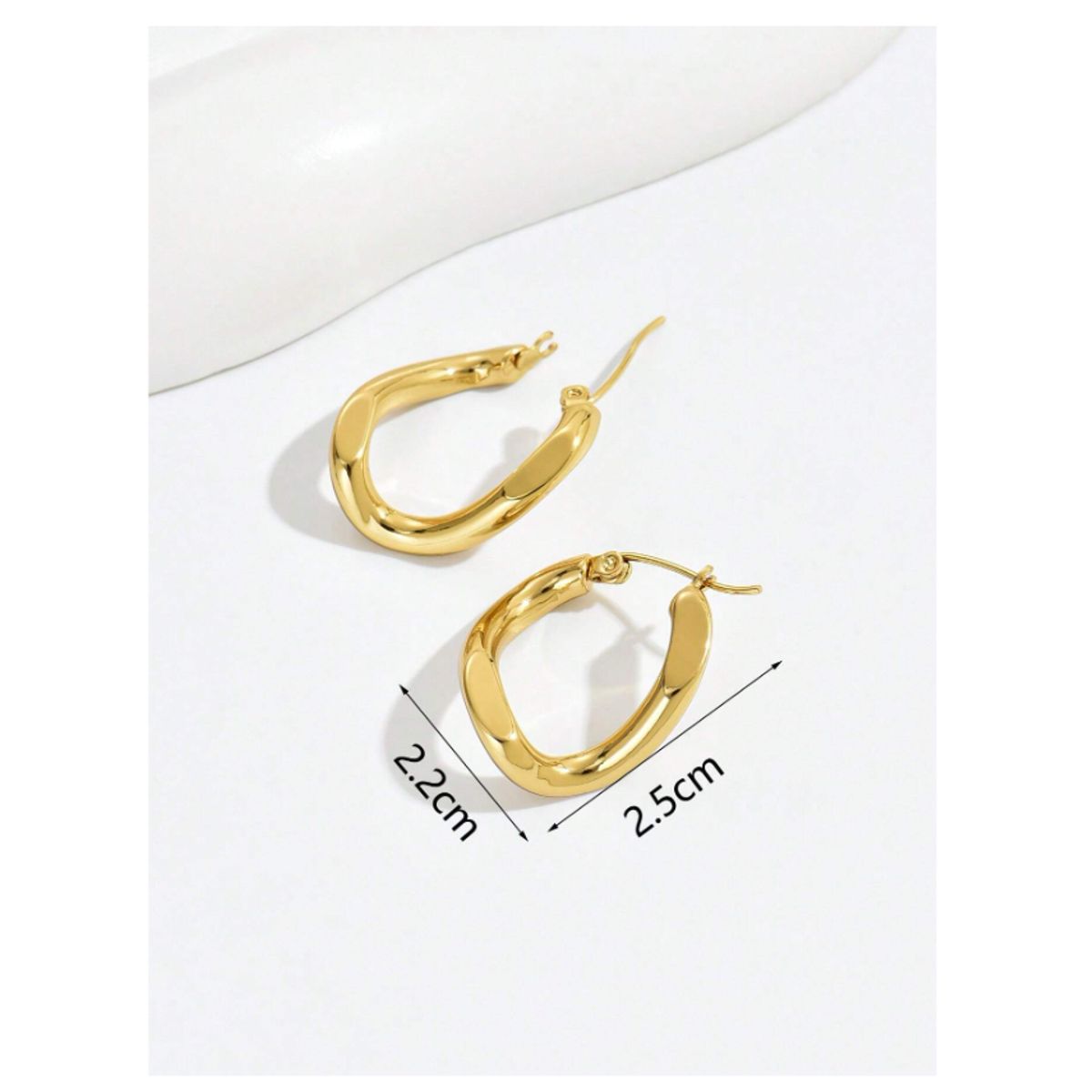 GENERICO - ARETES EN FORMA ARO TORCIDO