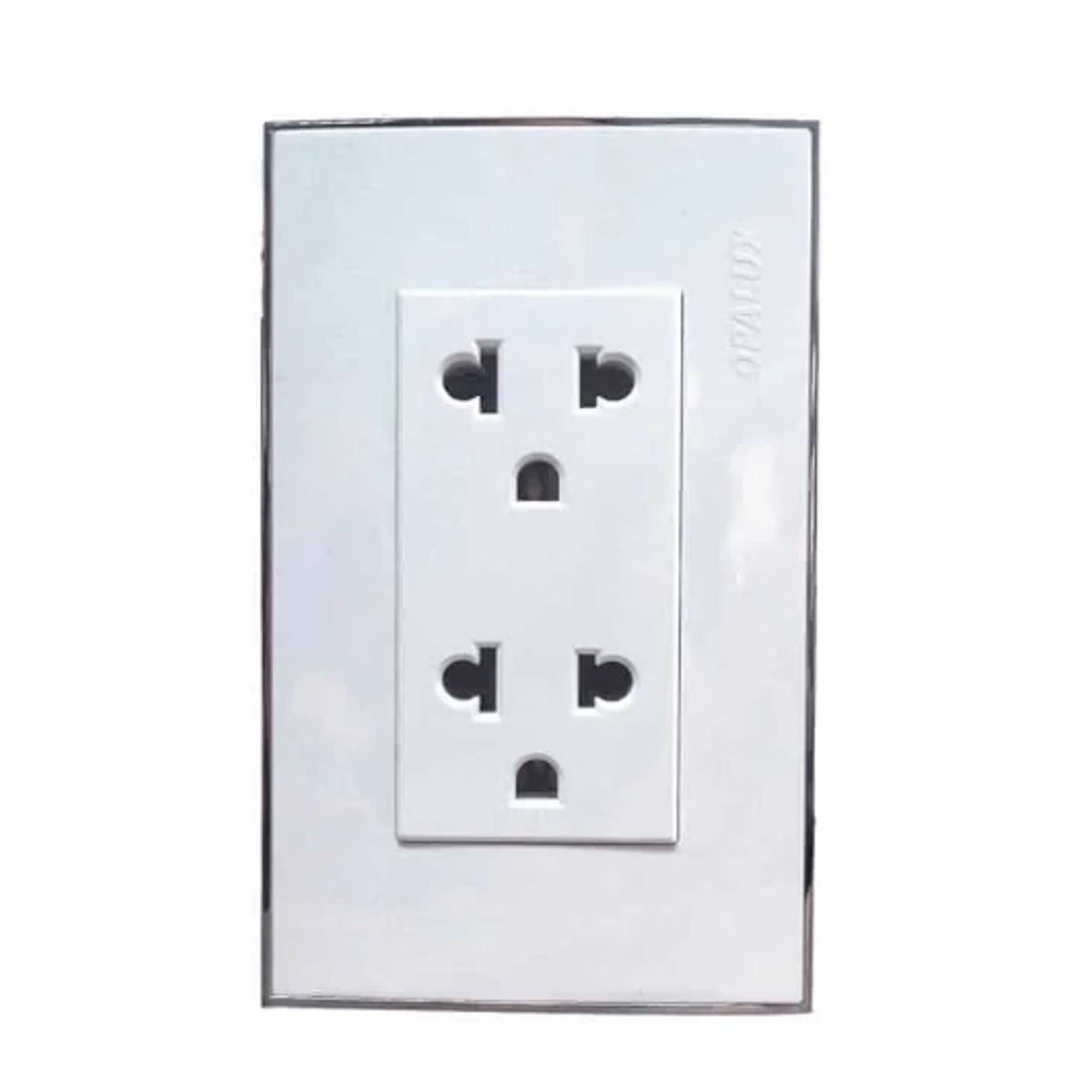 OPALUX - Tomacorriente Doble Universal 2 Polos con Línea Tierra OP-1216 OPALUX