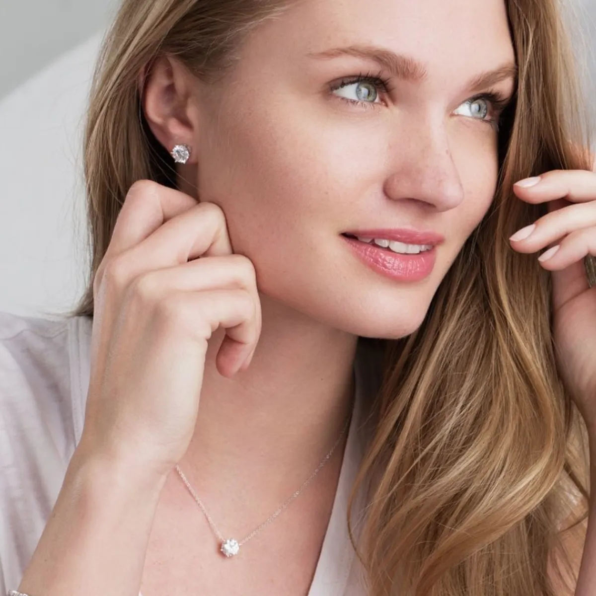 CRISLU - Aretes Solitario Brillante - 6 puntas Acabadas en Platino Puro