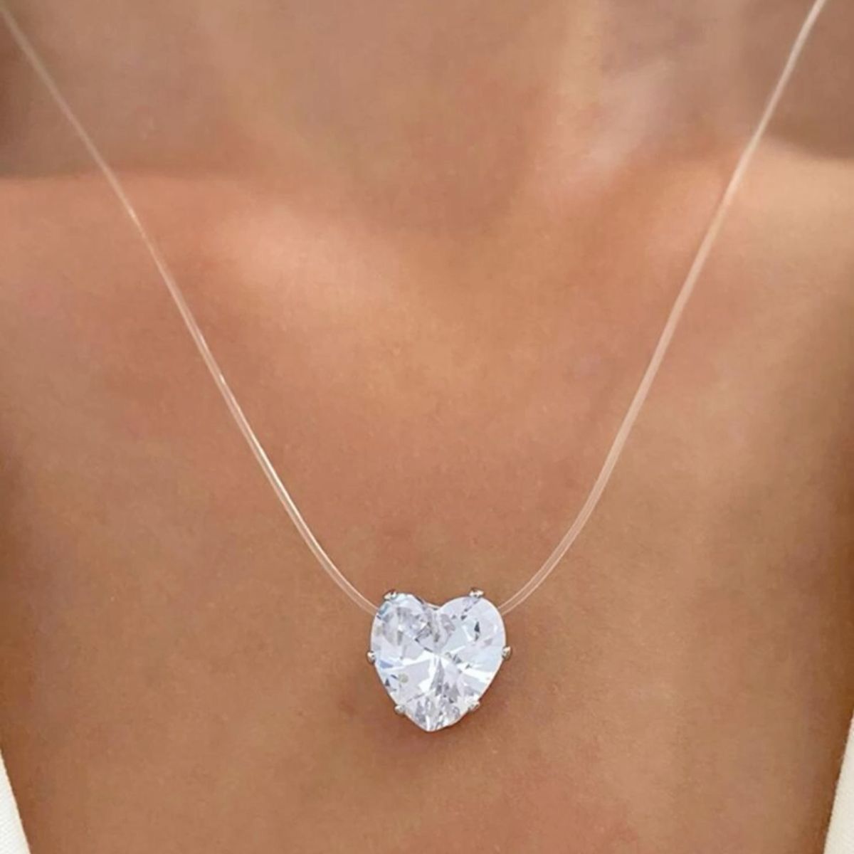 GENERICO - Collar dorado  con piedra circonita  corazon cadena de pescar.