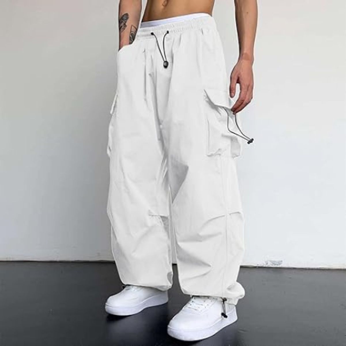 ENKI - Pantalón Cargo Parachute Hombre Tela Mojada Streetwear Urbano 8 Colores Disponibles