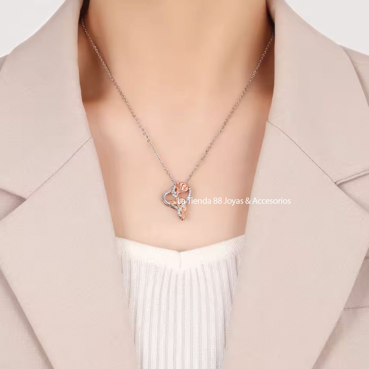 LA TIENDA 88 JOYAS Y ACCESORIOS - La Tienda 88 - Collar Mujer Rosa Bañado en Oro de 18k - Blanco