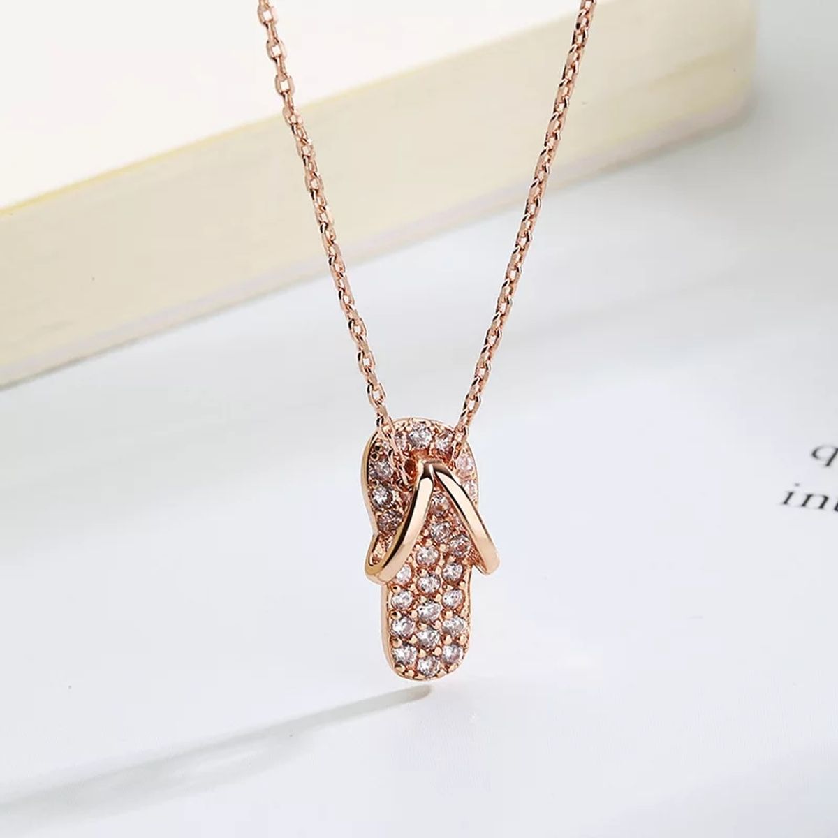 LA TIENDA 88 JOYAS Y ACCESORIOS - La Tienda 88 - Collar Mujer Verano sandalia Bañado en Oro 18k. - Rosa