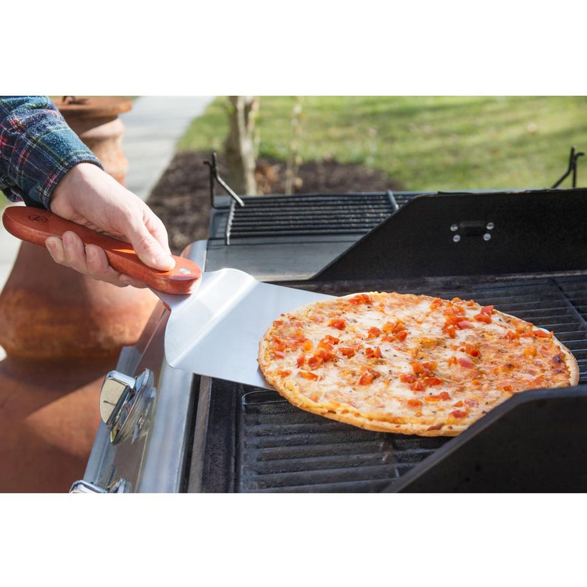 OUTSET - Espatula Para Pizza De Acero Inoxidable Y Madera de Palisan - OUTSET