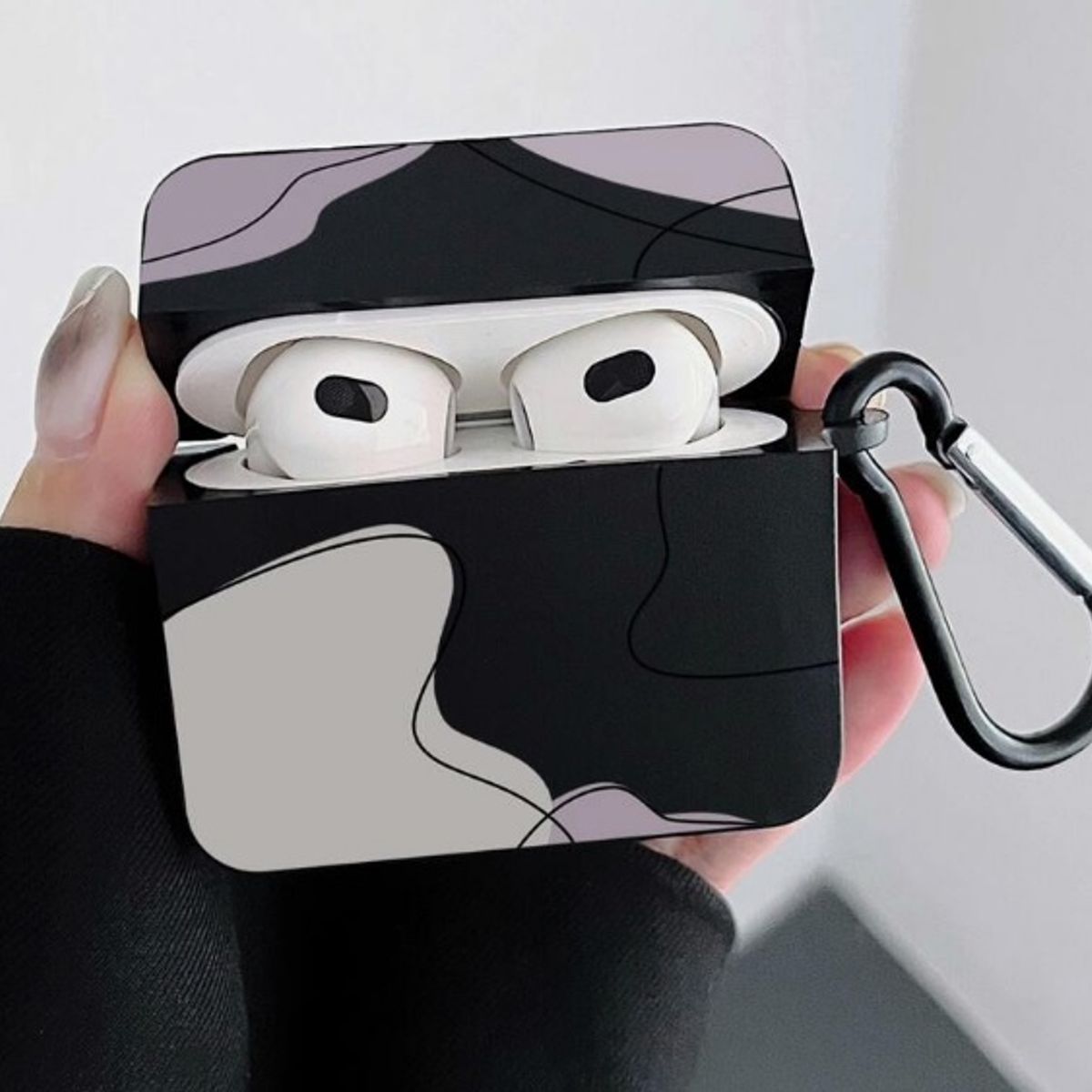 GENERICO - CASE PARA AIRPODS CON DISEÑO LILA CON NEGRO