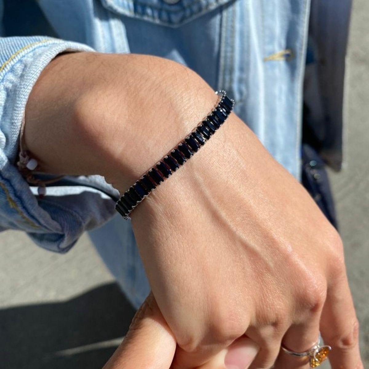 LA TIENDA 88 JOYAS Y ACCESORIOS - La Tienda 88 - Pulsera Brazalete Bañado en Oro de 18k - Negro