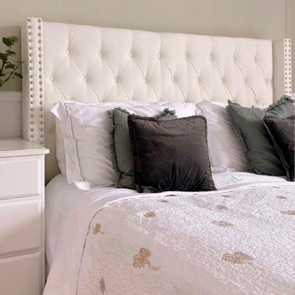 GENERICO - Cama Tapizada Capitoné 2 Plazas Ivory