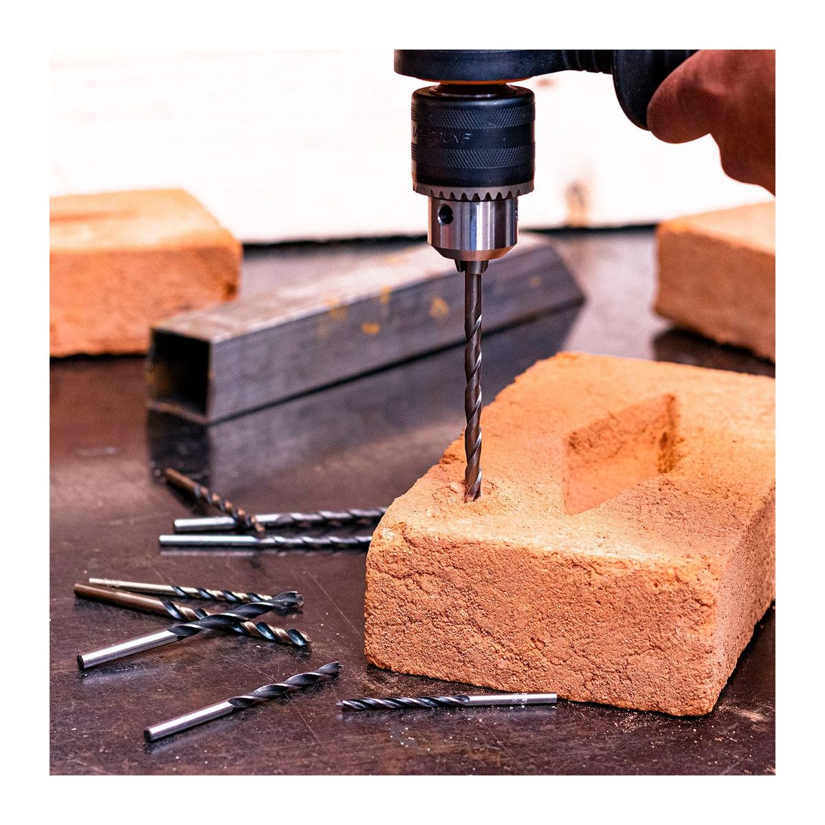 INGCO TOOLS - TALADRO PERCUTOR 680W + SET BROCAS MADERA METAL CONCRETO