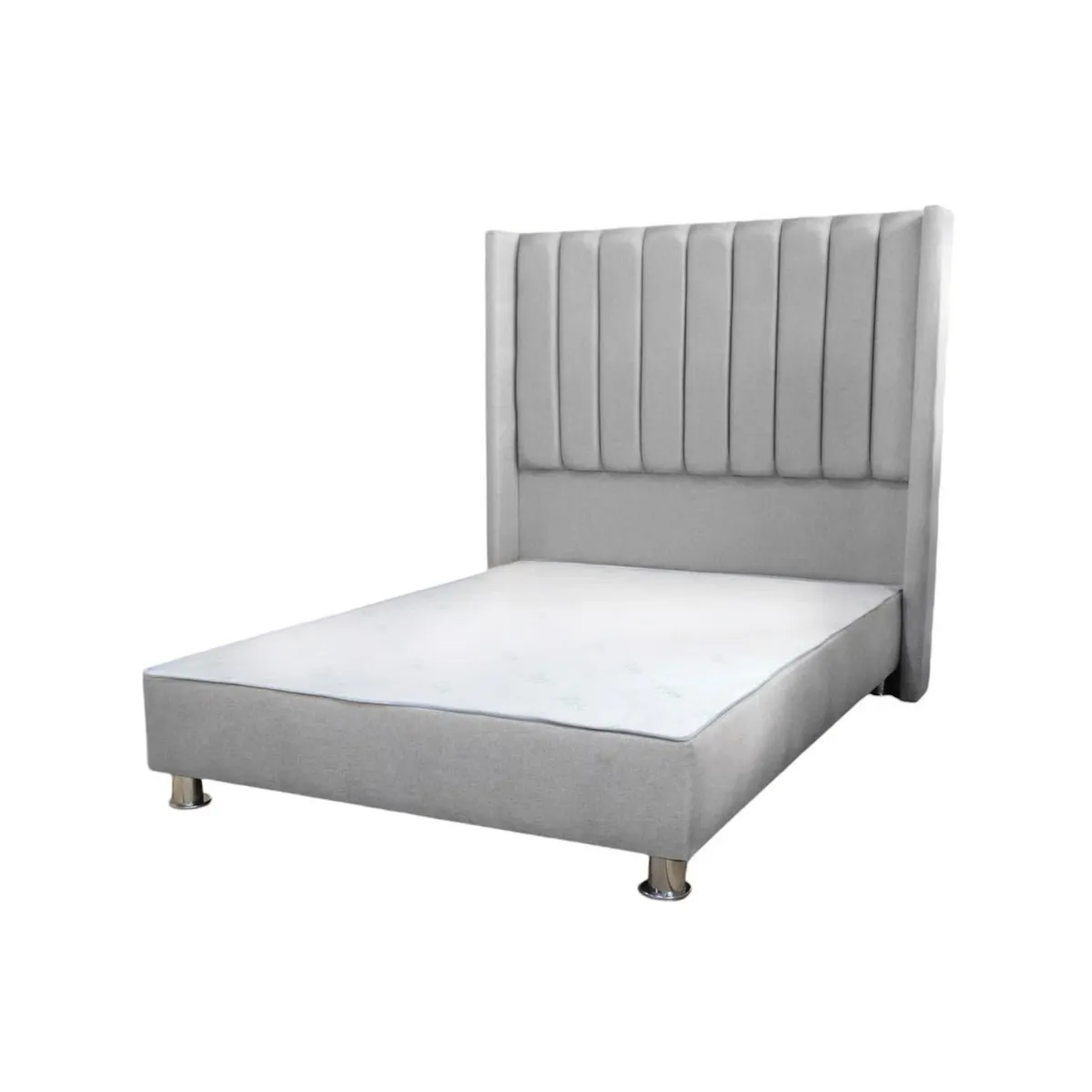 MUEBLES MACRUMO - Cama tapizada Barcelona - 1.5 Plz - color gris plata
