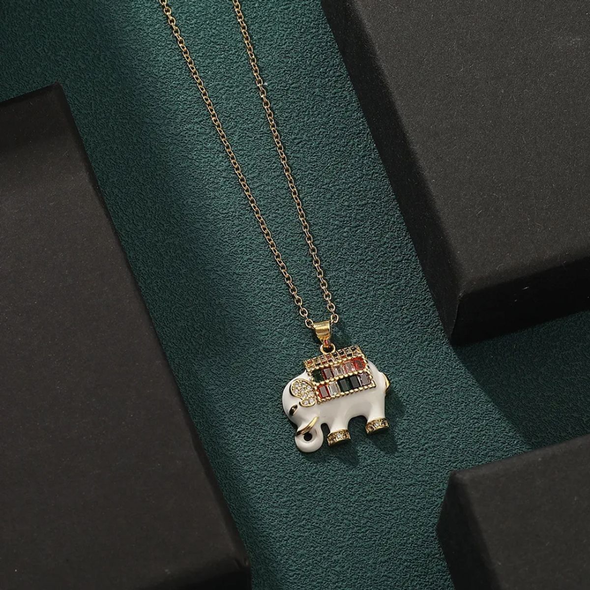 GENERICO - Collar para Mujer con Colgante de Elefante en Esmalte Embutido