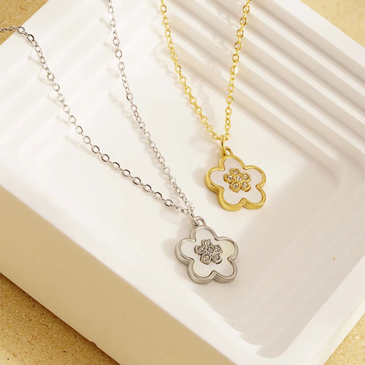 GENERICO - Collar para Mujer con Colgante de Flor y Diamantes de Imitación