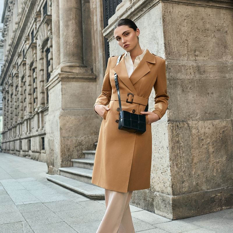 CAMILA VIALI - Camila Viali New Trench Coat en color Camel