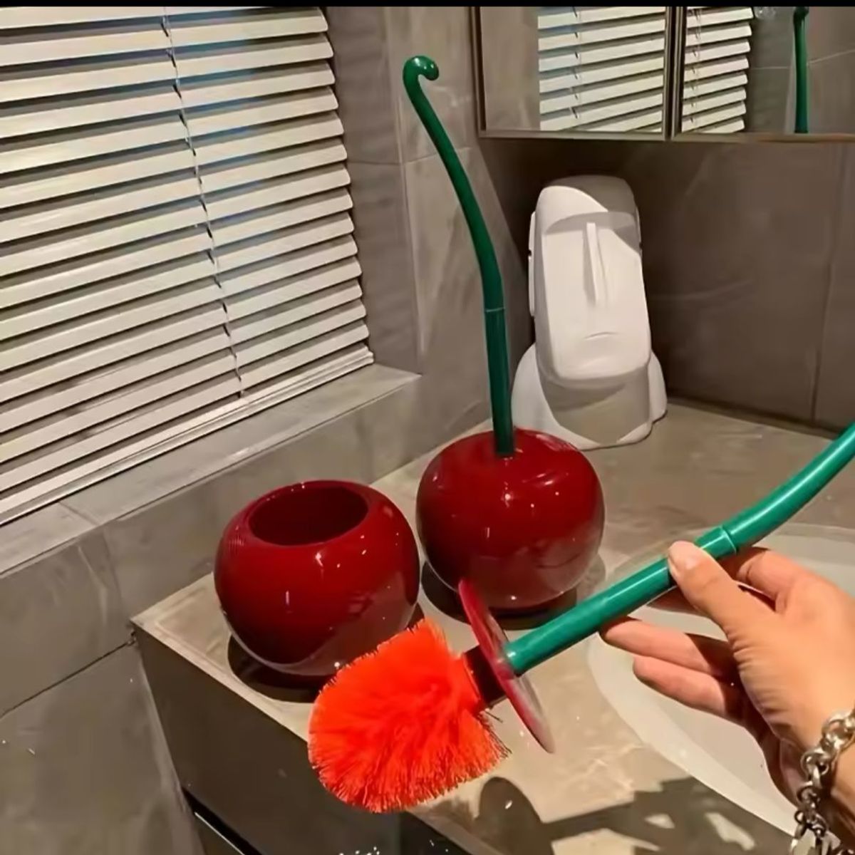 GENERICO - ESCOBILLA DE BAÑO PARA EL INODORO- MODELO MANZANITA