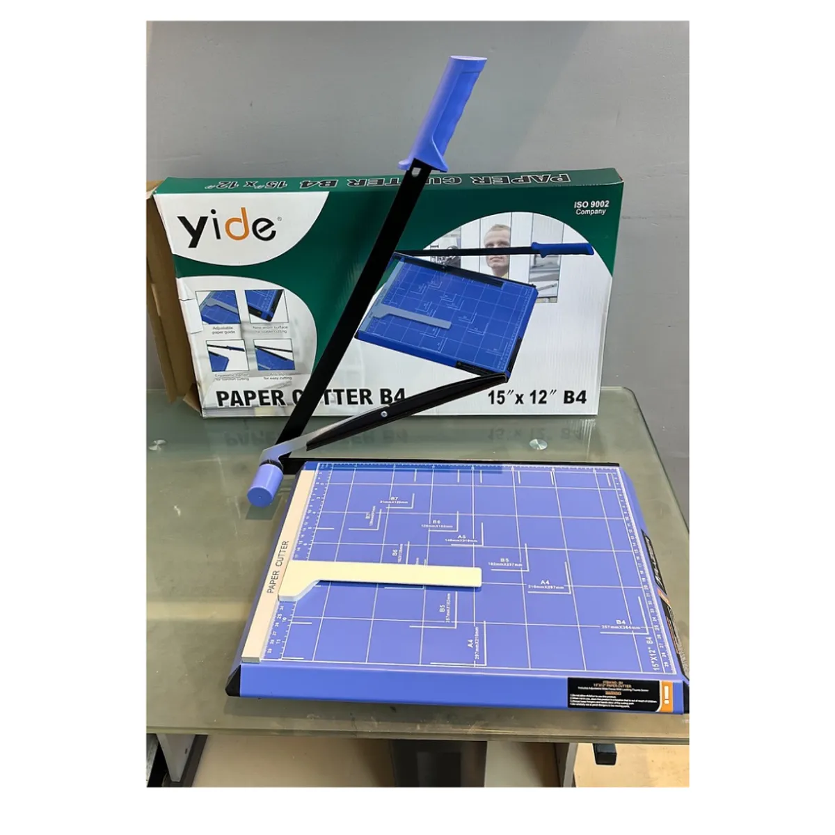 RAZER - Guillotina A4 OFICIO Razer-Yide color azul 10 hojas