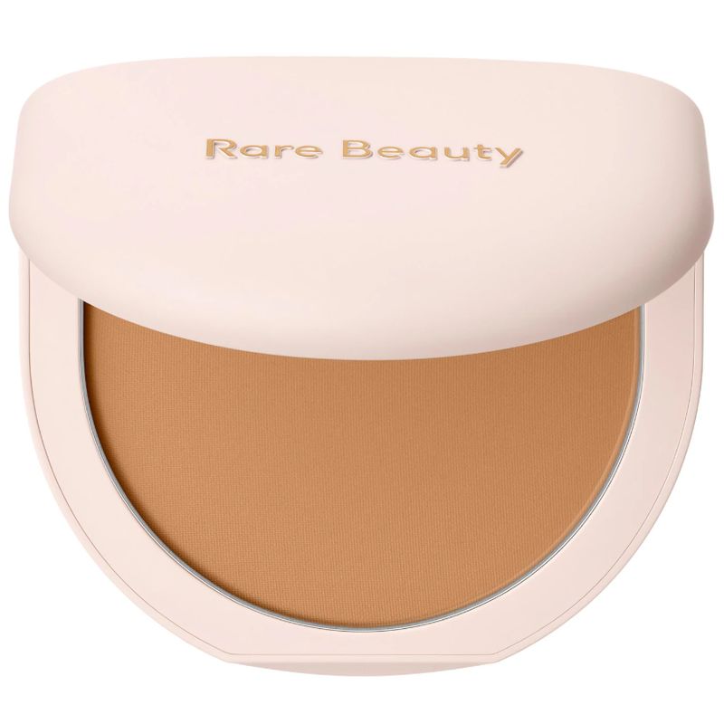 RARE BEAUTY - Polvo de Fijación True To Myself Golden Tan 8 ml Rare Beauty