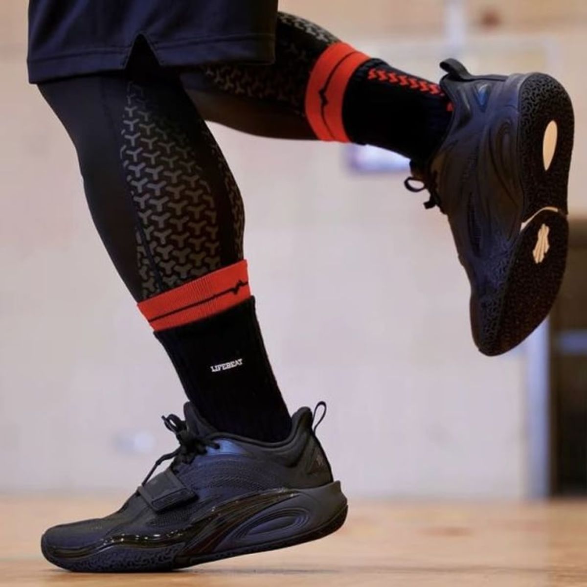 ANTA - Zapatilla basket by KYRIE IRVING  -KAI  1 -Black Knight