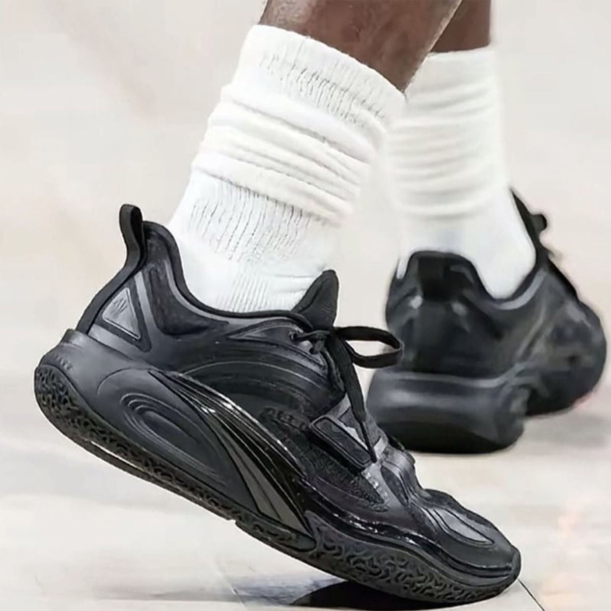 ANTA - Zapatilla basket by KYRIE IRVING  -KAI  1 -Black Knight