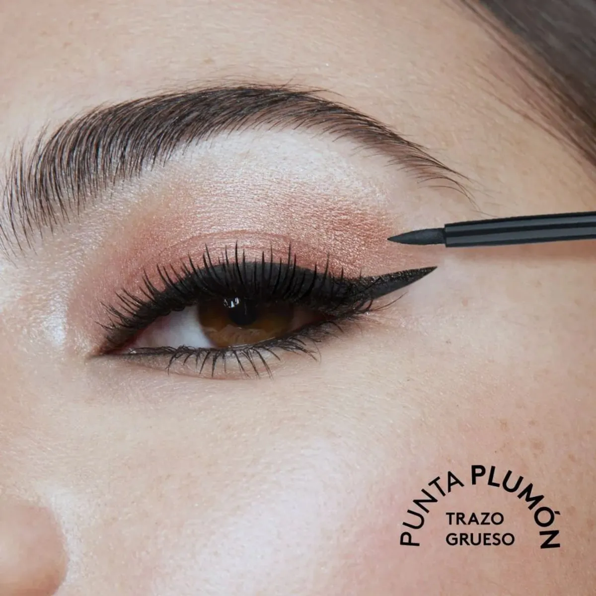 ESIKA - Delineador de Ojos Punta Plumón Eye PRO 3 ml Esika