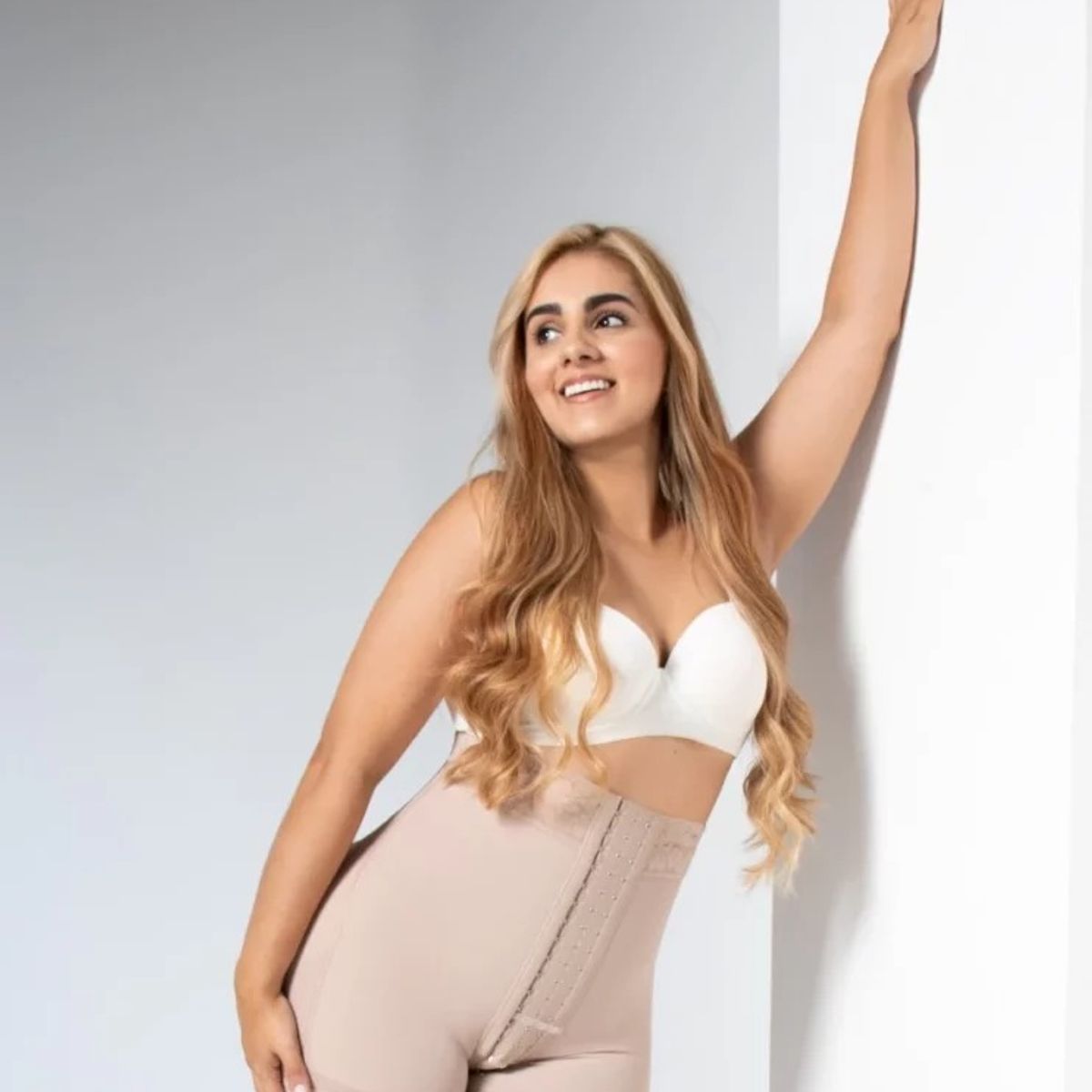 FAJITEX - Short levanta cola, talle alto, extra corto, con cuatro broche 024656