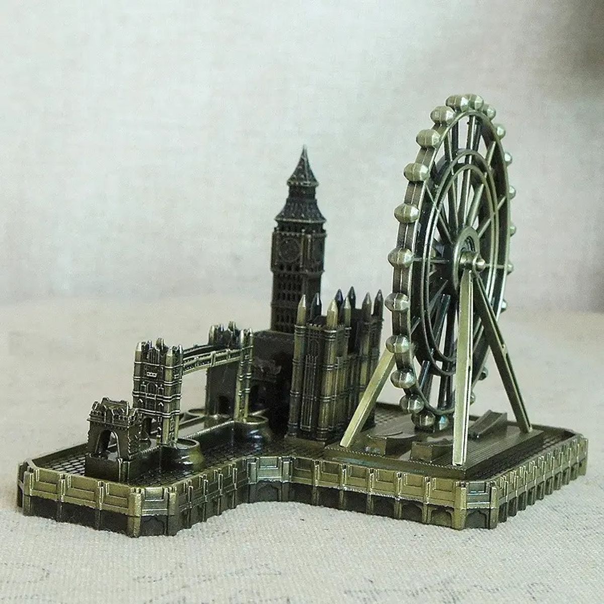 GENERICO - Miniatura Londres Big Ben y London Eye en Metal Vintage