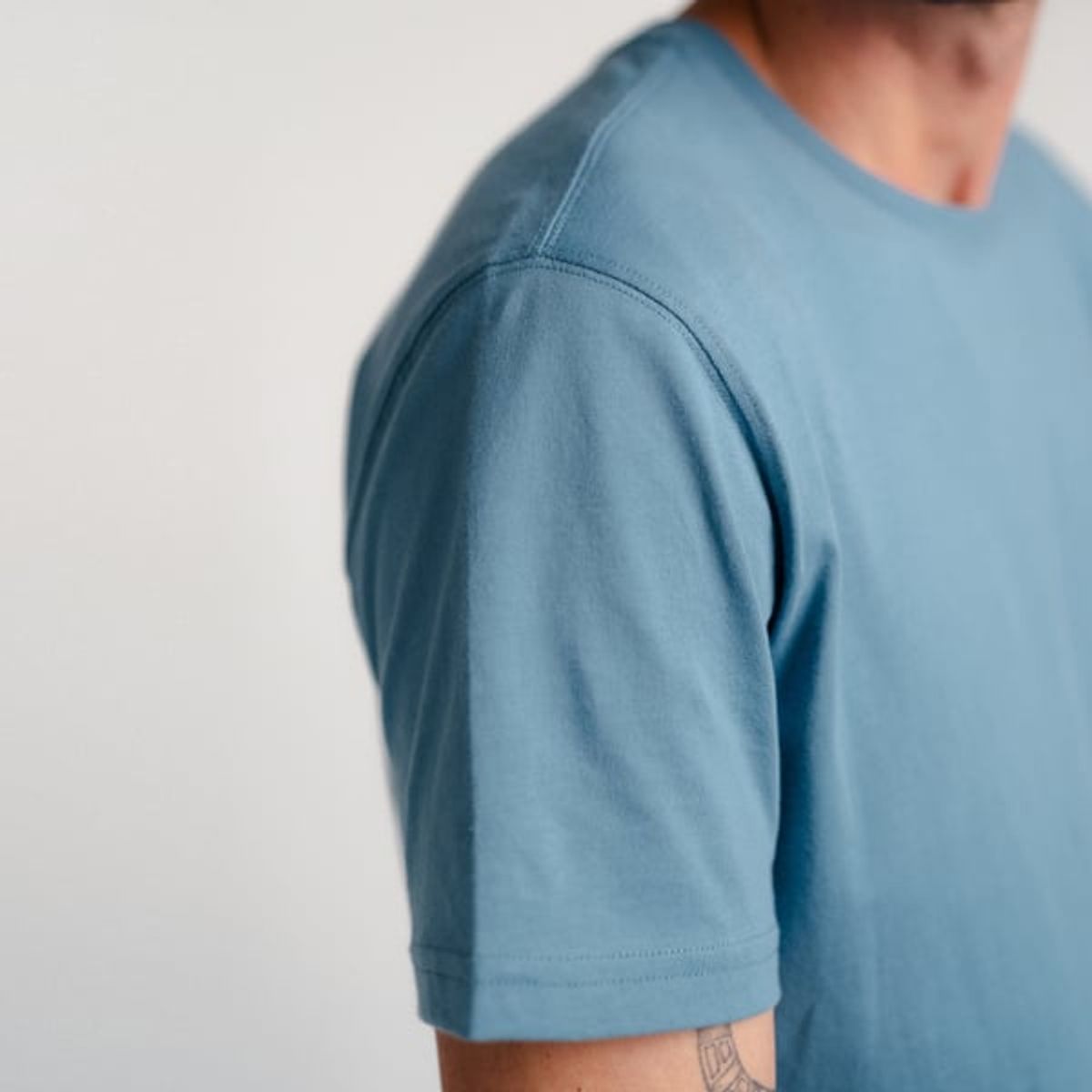 DROP THE LABEL - Polo Azul Acero para Hombre Drop the Label Cuello Redondo Manga Corta Algodón Pima