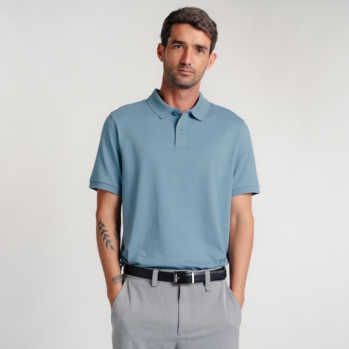 DROP THE LABEL - Polo Camisero Piqué Azul Humo para Hombre Drop the Label Manga Corta Algodón Pima