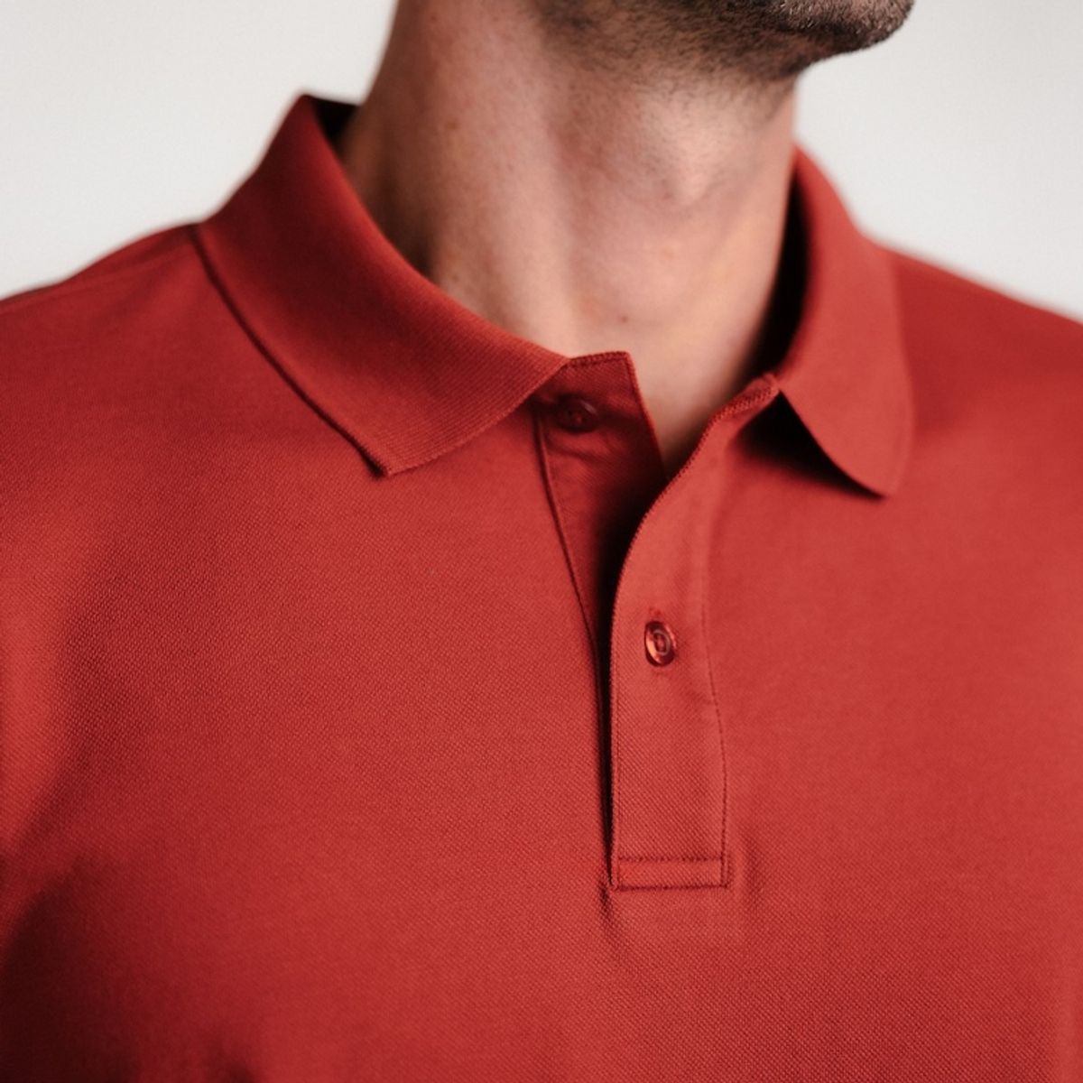 DROP THE LABEL - Polo Camisero Piqué Rojo Ladrillo para Hombre Drop the Label Manga Corta Algodón Pima