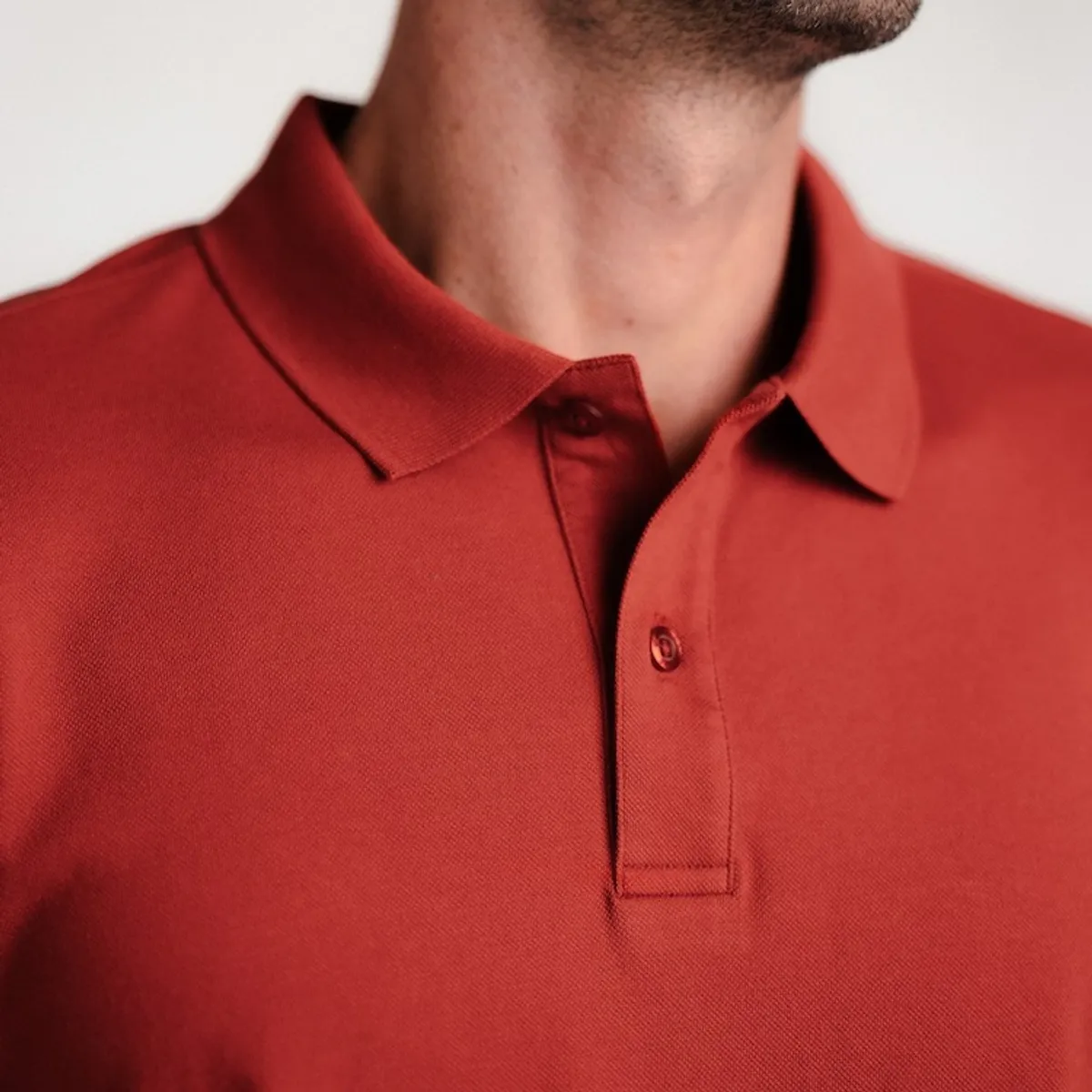 DROP THE LABEL - Polo Camisero Piqué Rojo Ladrillo para Hombre Drop the Label Manga Corta Algodón Pima