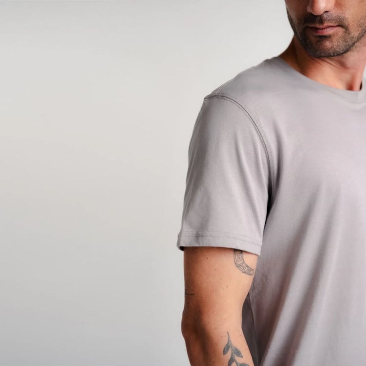 DROP THE LABEL - Polo Gris Oscuro para Hombre Drop the Label Cuello Redondo Manga Corta Algodón Pima