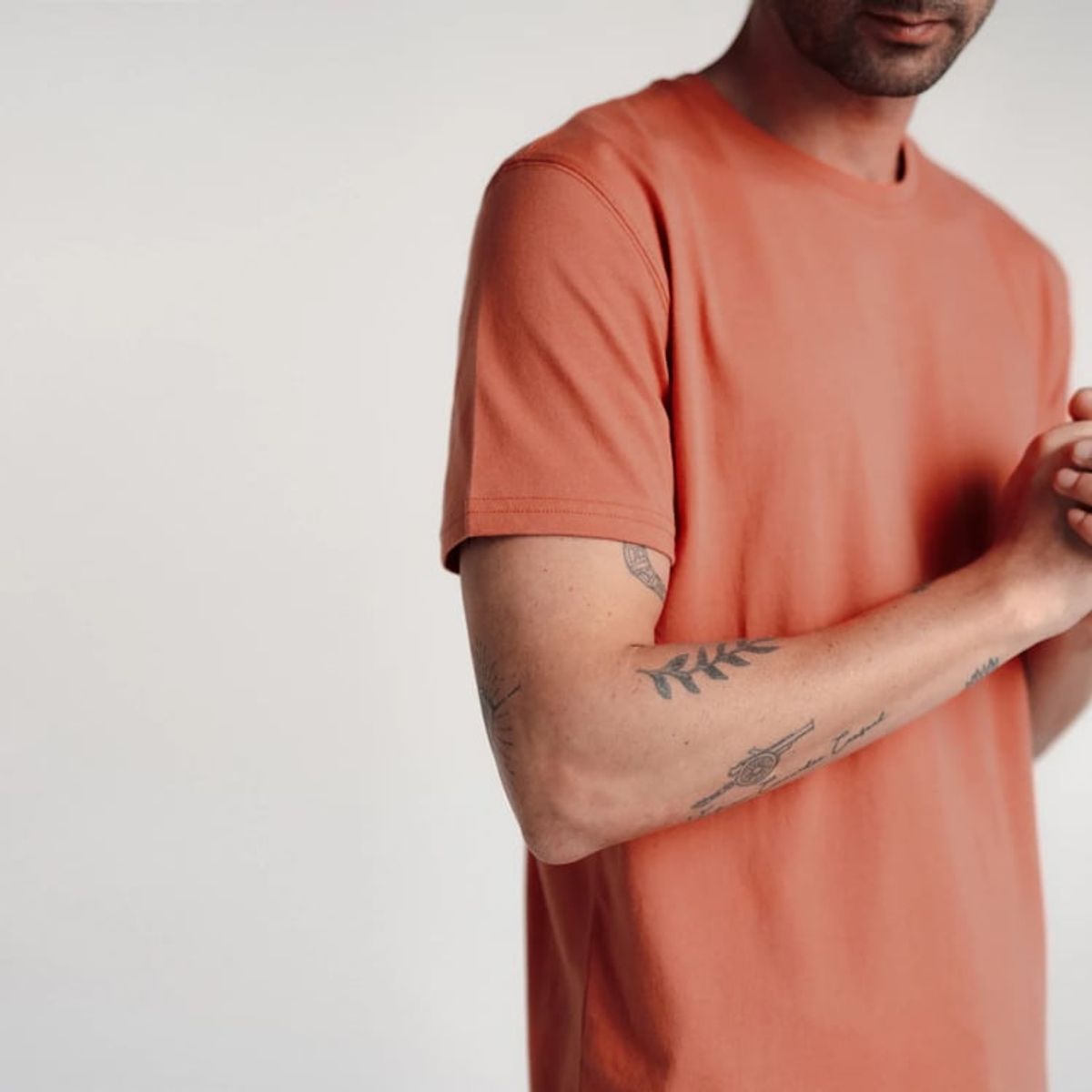 DROP THE LABEL - Polo Naranja Ladrillo para Hombre Drop the Label Cuello Redondo Manga Corta Algodón Pima