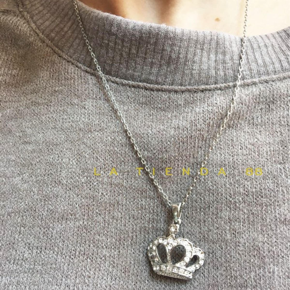 LA TIENDA 88 JOYAS Y ACCESORIOS - La Tienda 88 - Collar Mujer corona bañado Oro de 18k - blanco