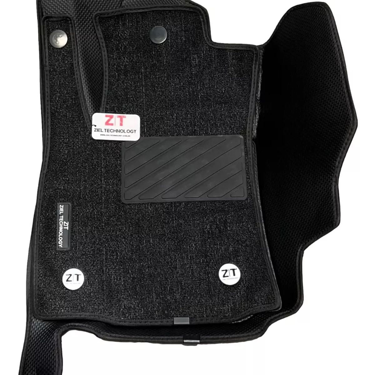 GENERICO - PISO ALFOMBRA TOYOTA HILUX 2016-2024  TERMOFORMADAS