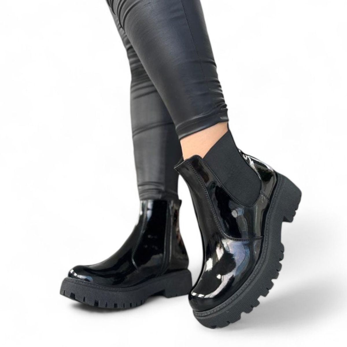 GENERICO - Botin Mujer Caña Semihelastico Charol 1399 5C-55 Color Negro