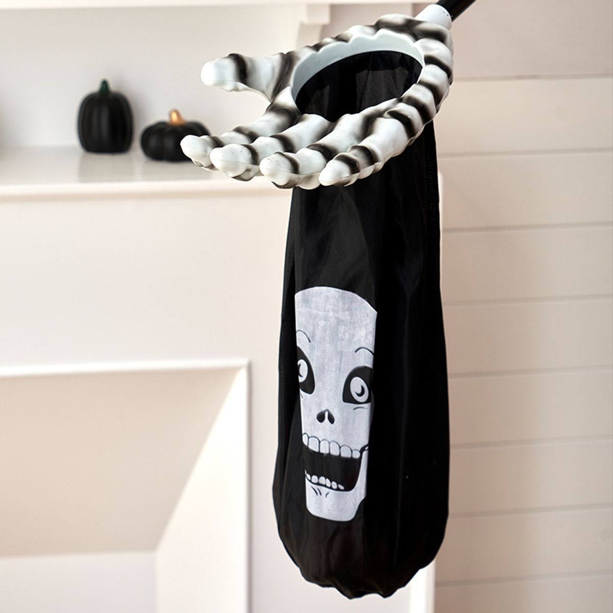 KAST PE - Pack x12 Mano Recolectora Calavera Negro Halloween + Vela