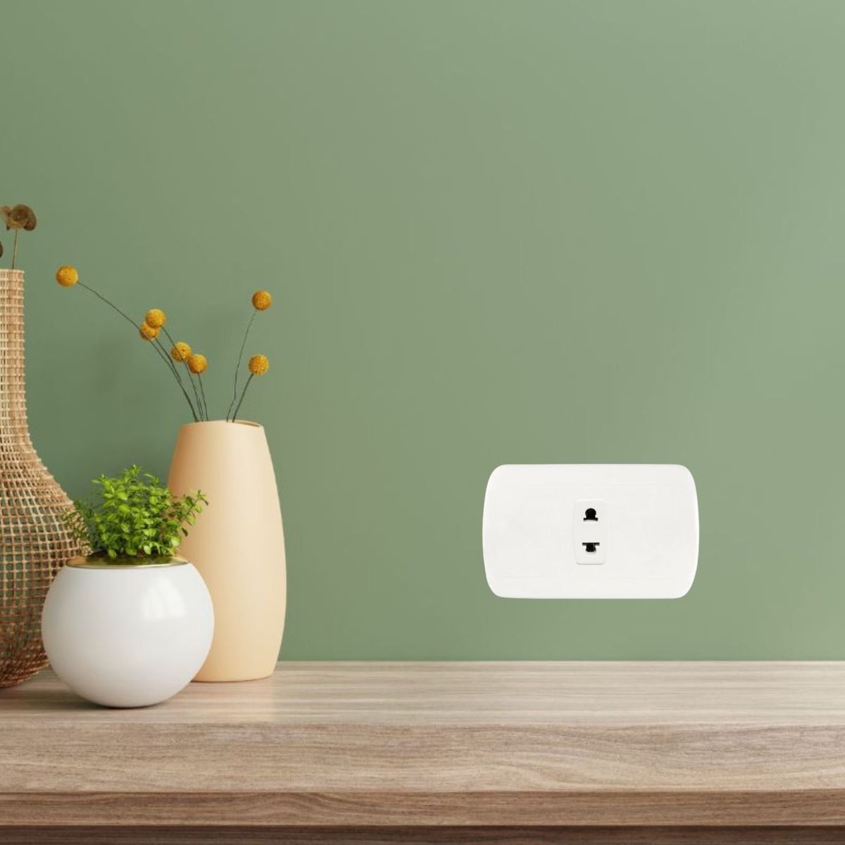 HOME LIGHT - Tomacorriente simple clásico home light