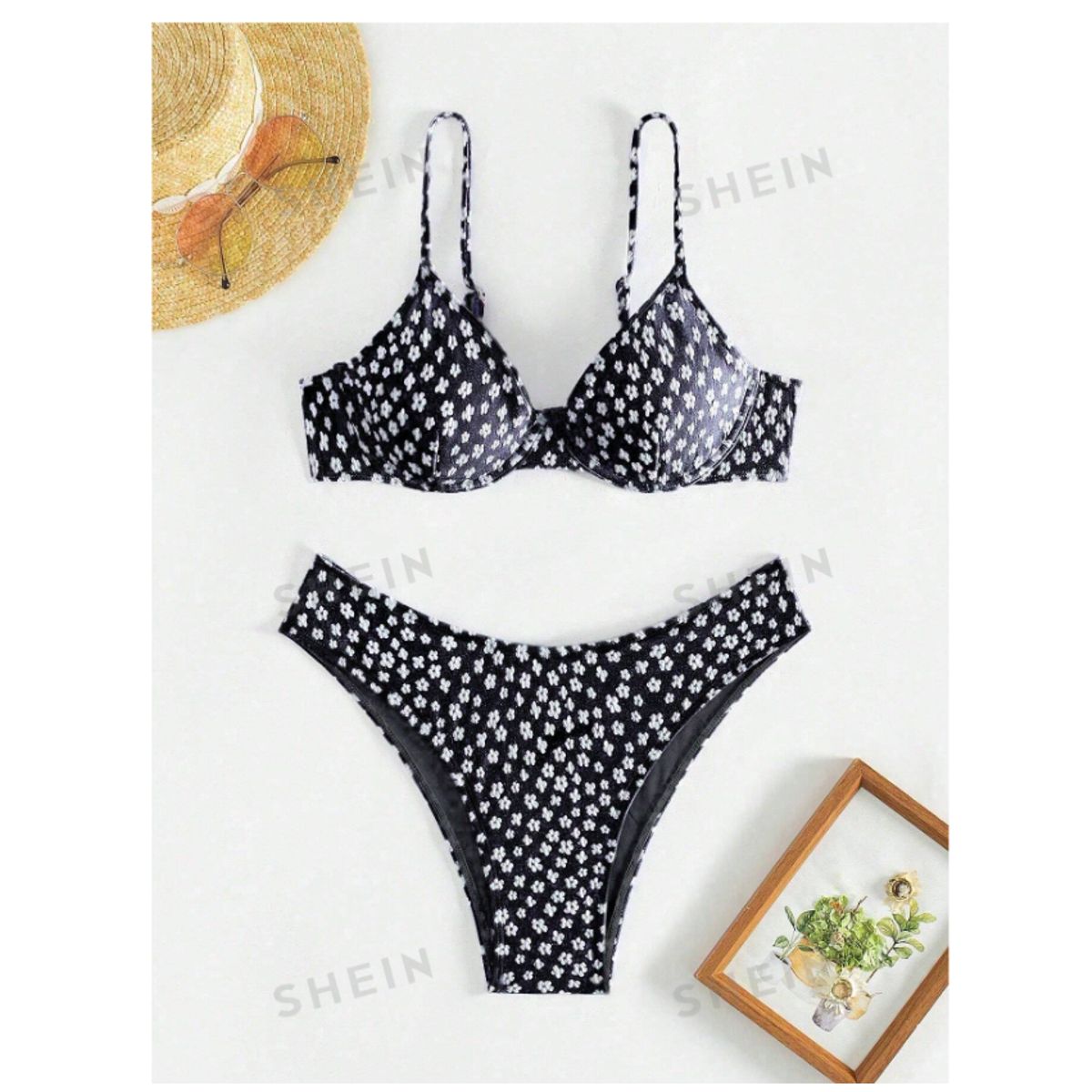 GENERICO - BIKINI TRIANGULAR NEGRO FLOREADO CON ARCO
