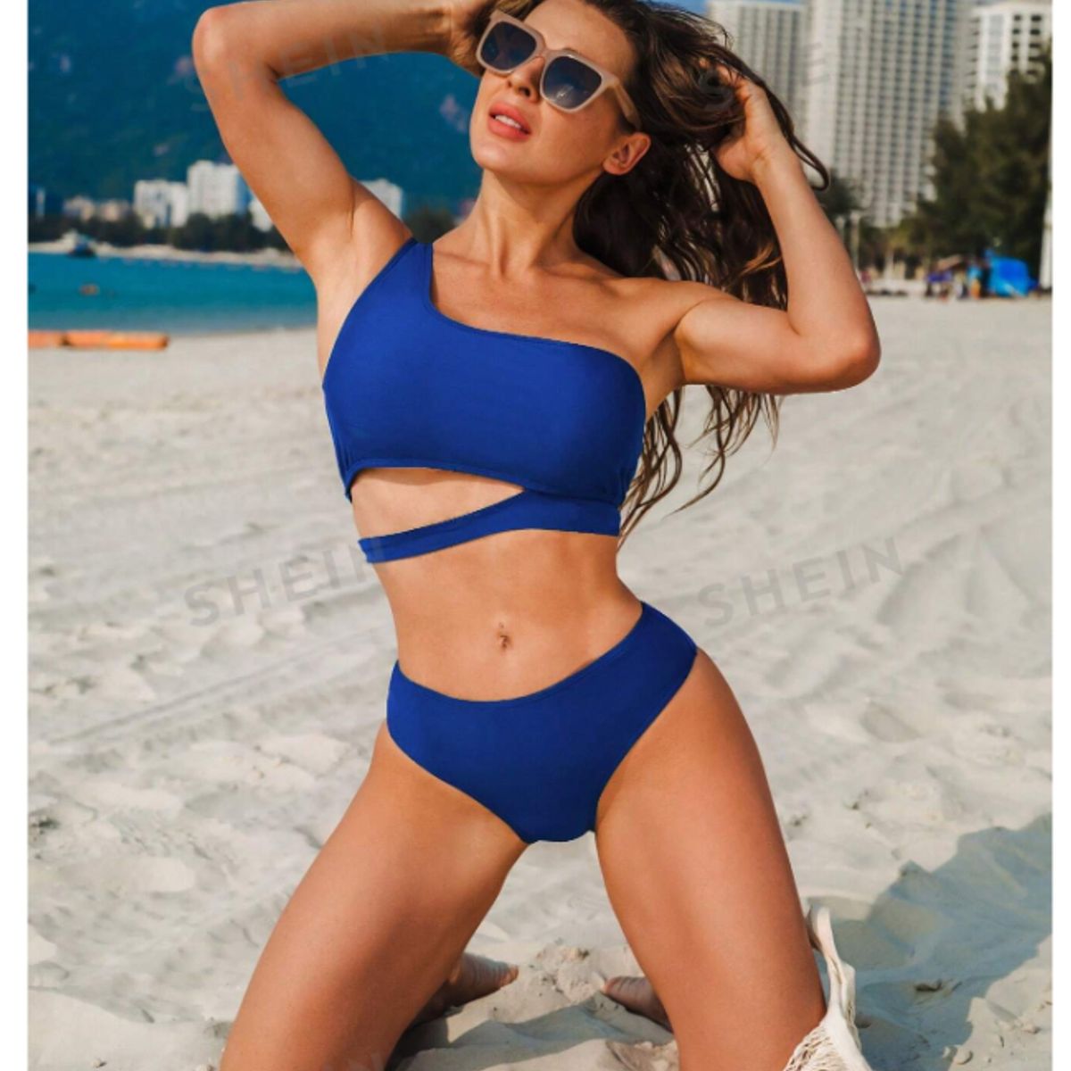GENERICO - BIKINI AZUL CON ABERTURA DE HOMBRO