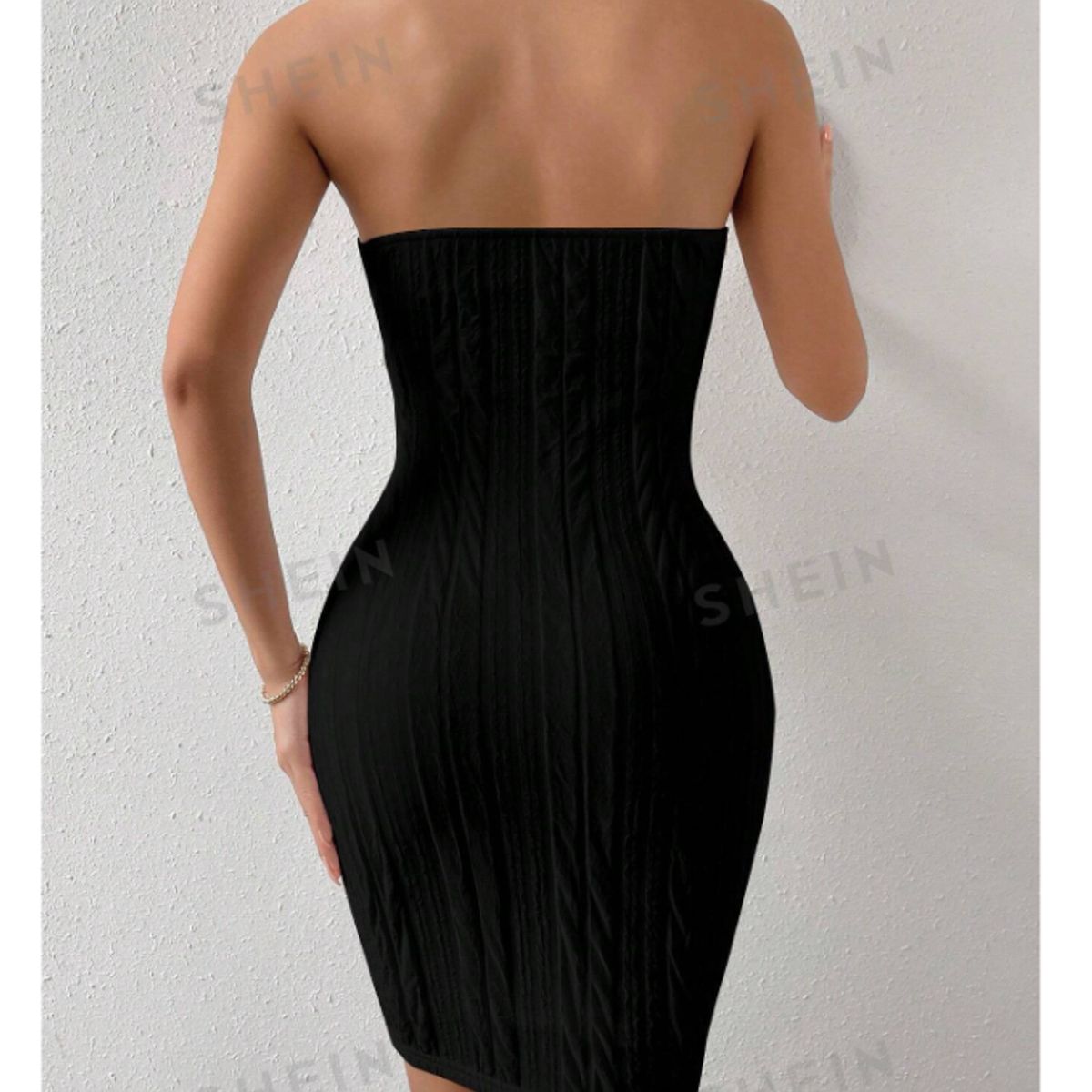GENERICO - VESTIDO AJUSTADO TIPO TUBO CON NUDO DELANTERO